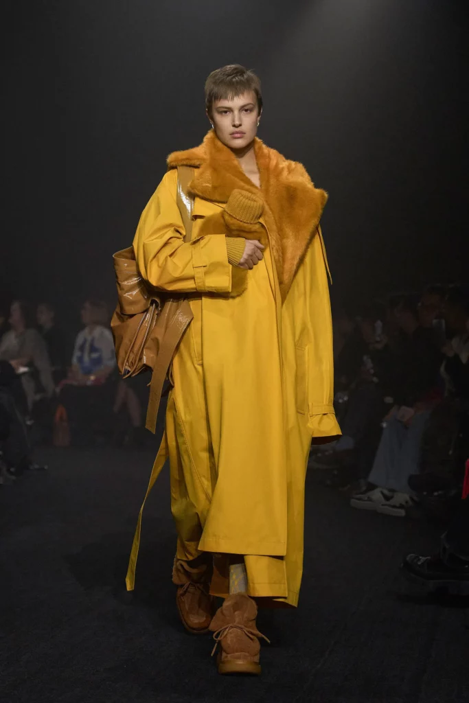 burberry-abrigo-oversize-otoño-invierno-2023